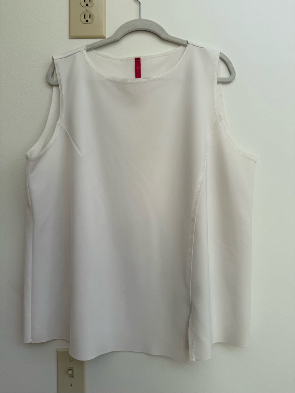 IC Collection Women’s White Sleeveless Top